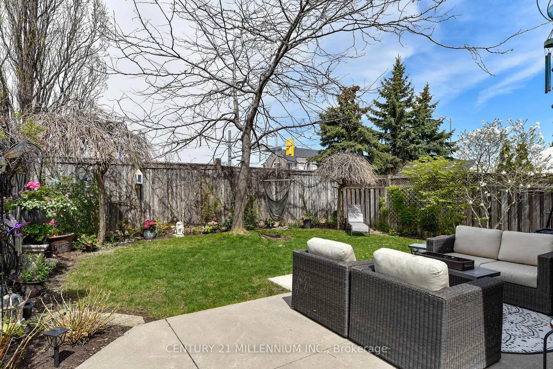 Photo 3 of 42 Sweet Clover Crescent, Brampton, Sandringham-Wellington — HOMEH