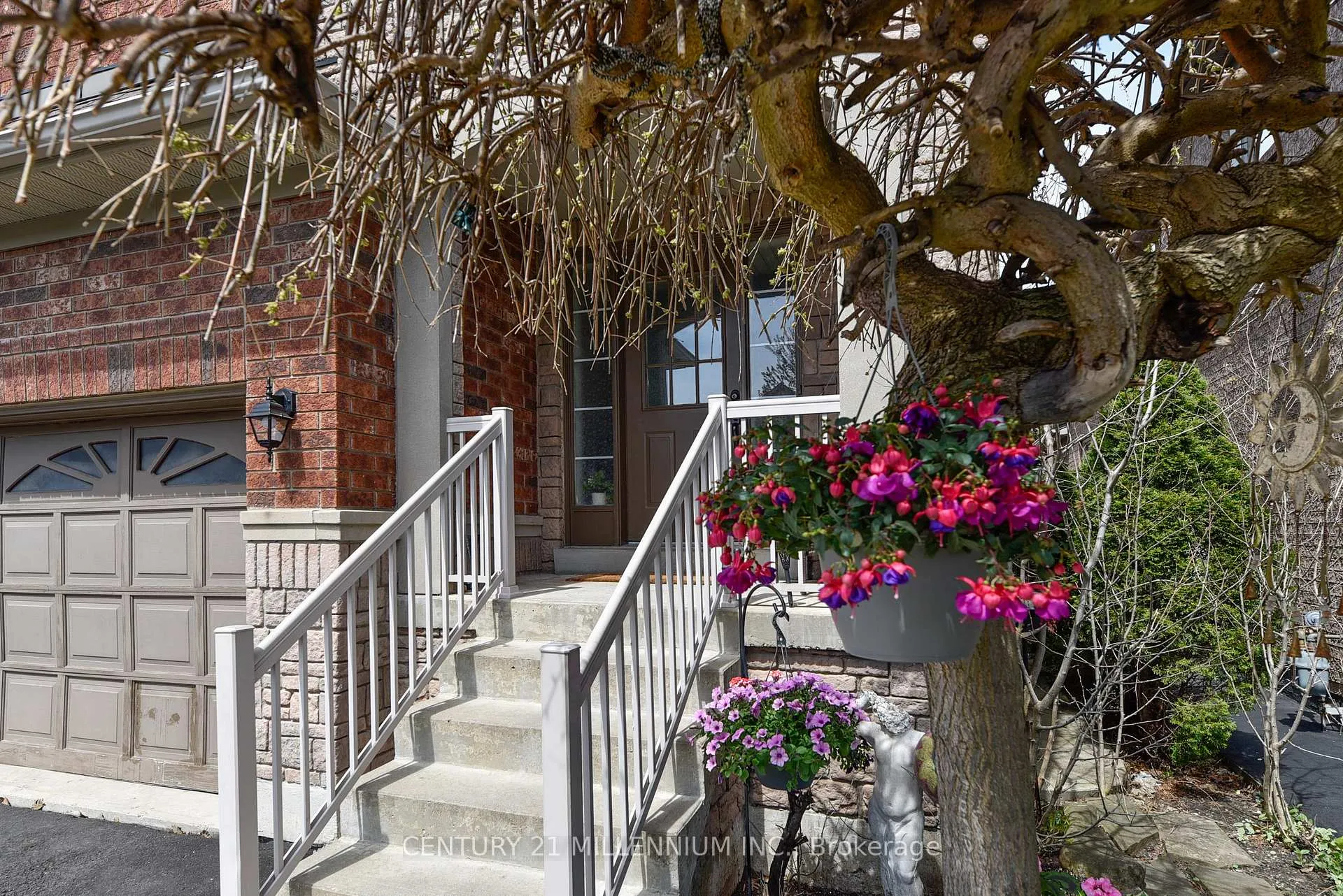 Photo 4 of 42 Sweet Clover Crescent, Brampton, Sandringham-Wellington — HOMEH