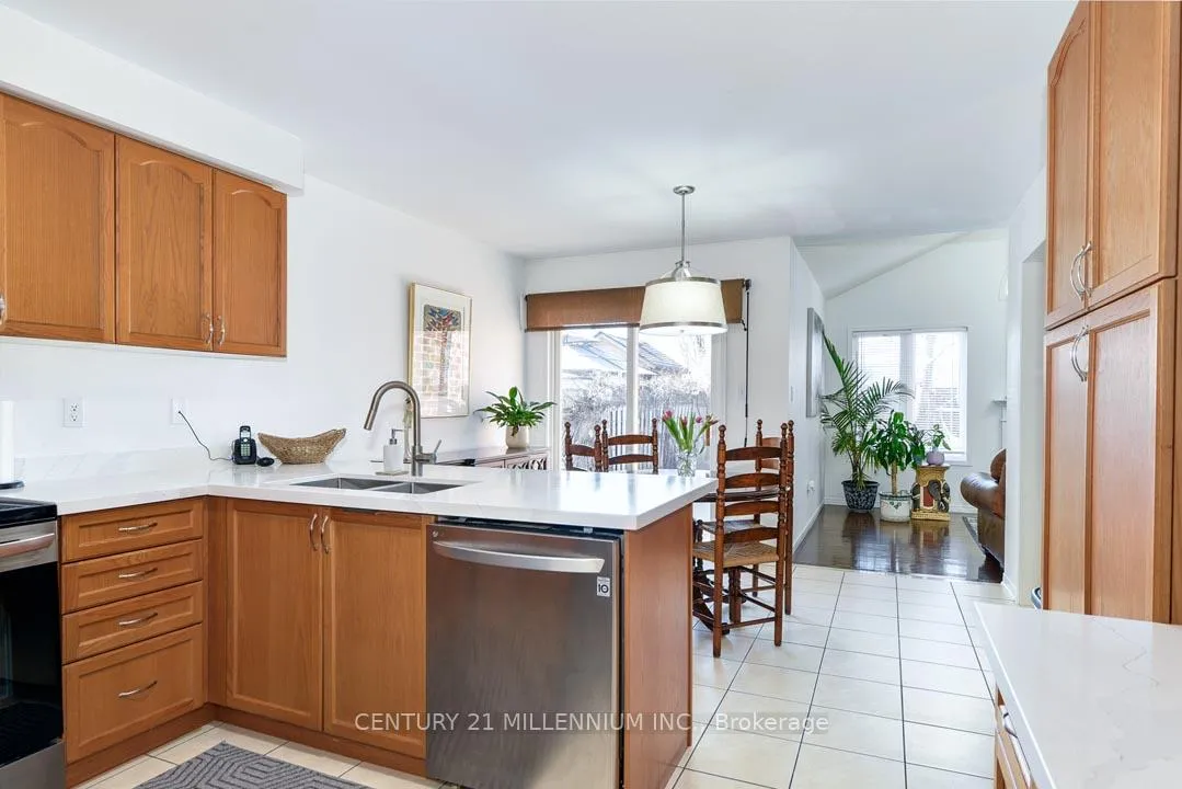 Photo 12 of 42 Sweet Clover Crescent, Brampton, Sandringham-Wellington — HOMEH
