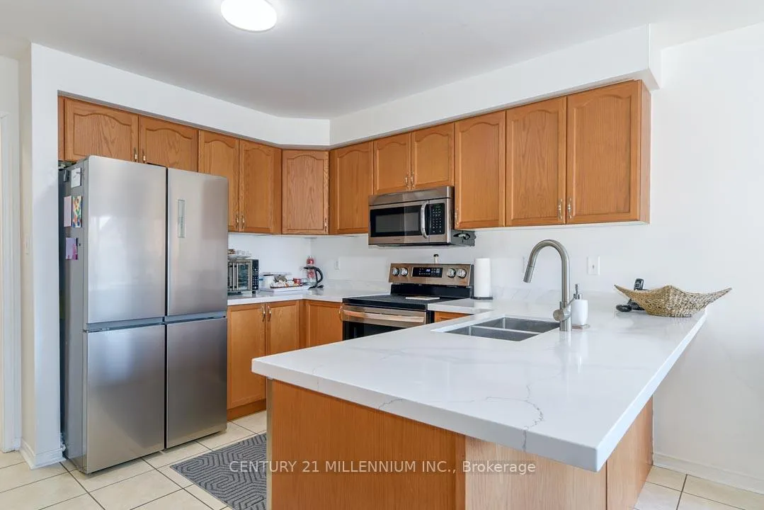 Photo 13 of 42 Sweet Clover Crescent, Brampton, Sandringham-Wellington — HOMEH