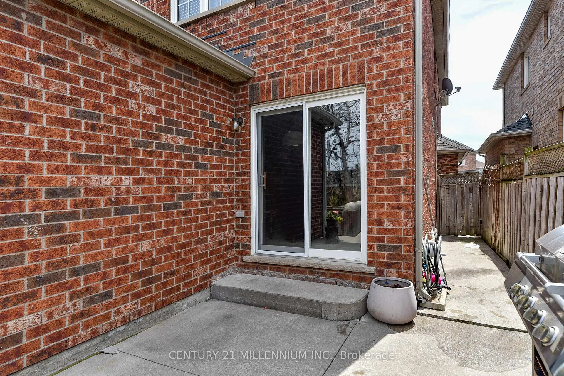 Photo 15 of 42 Sweet Clover Crescent, Brampton, Sandringham-Wellington — HOMEH