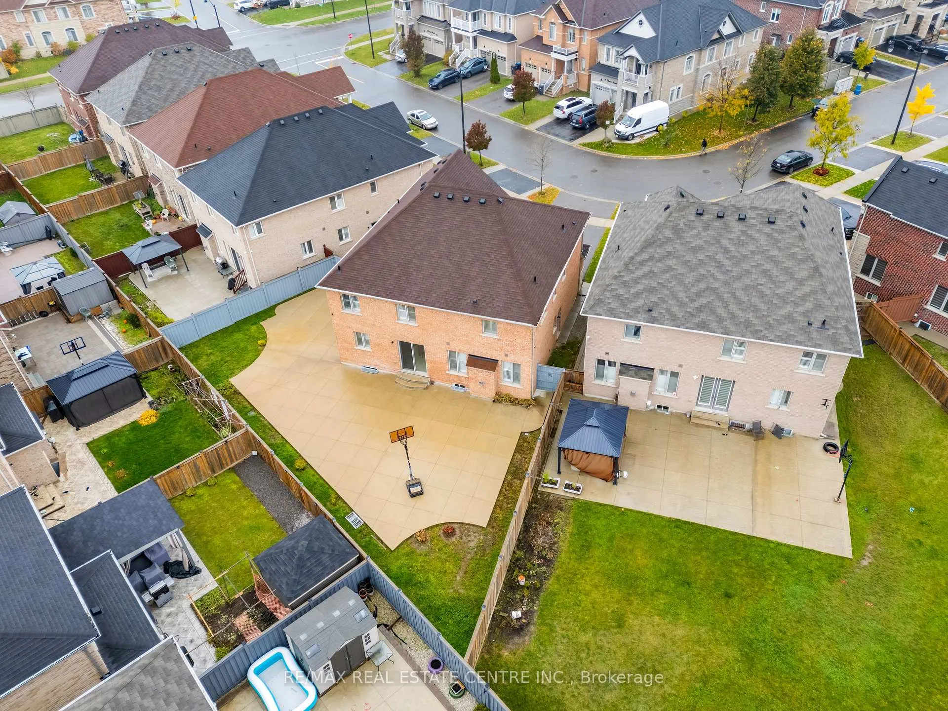 Photo 2 of 9 Glacier Road, Brampton, Credit Valley — HOMEH