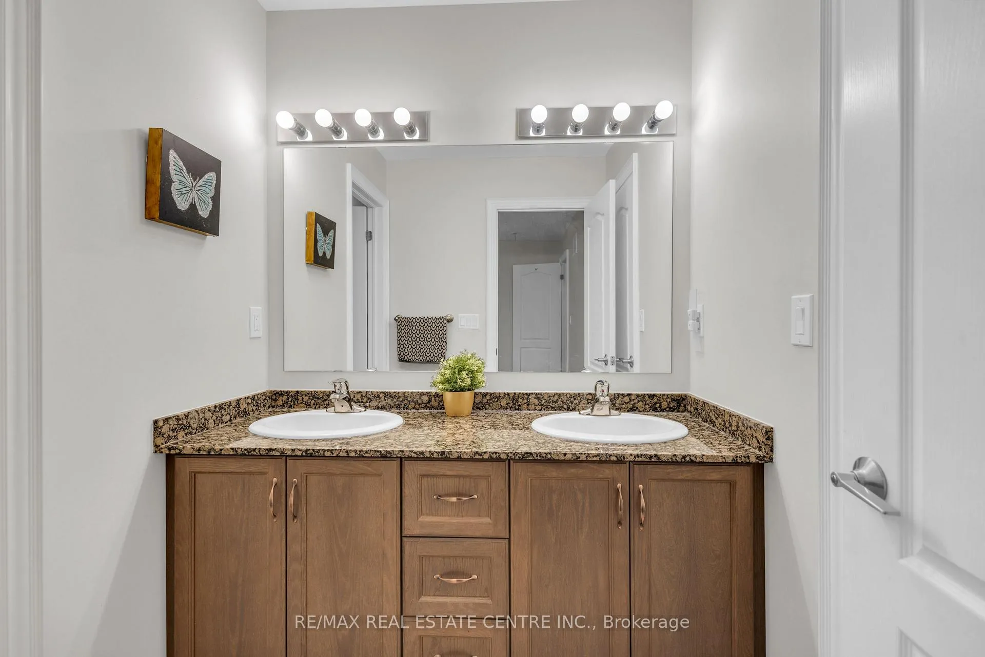 Photo 21 of 9 Glacier Road, Brampton, Credit Valley — HOMEH