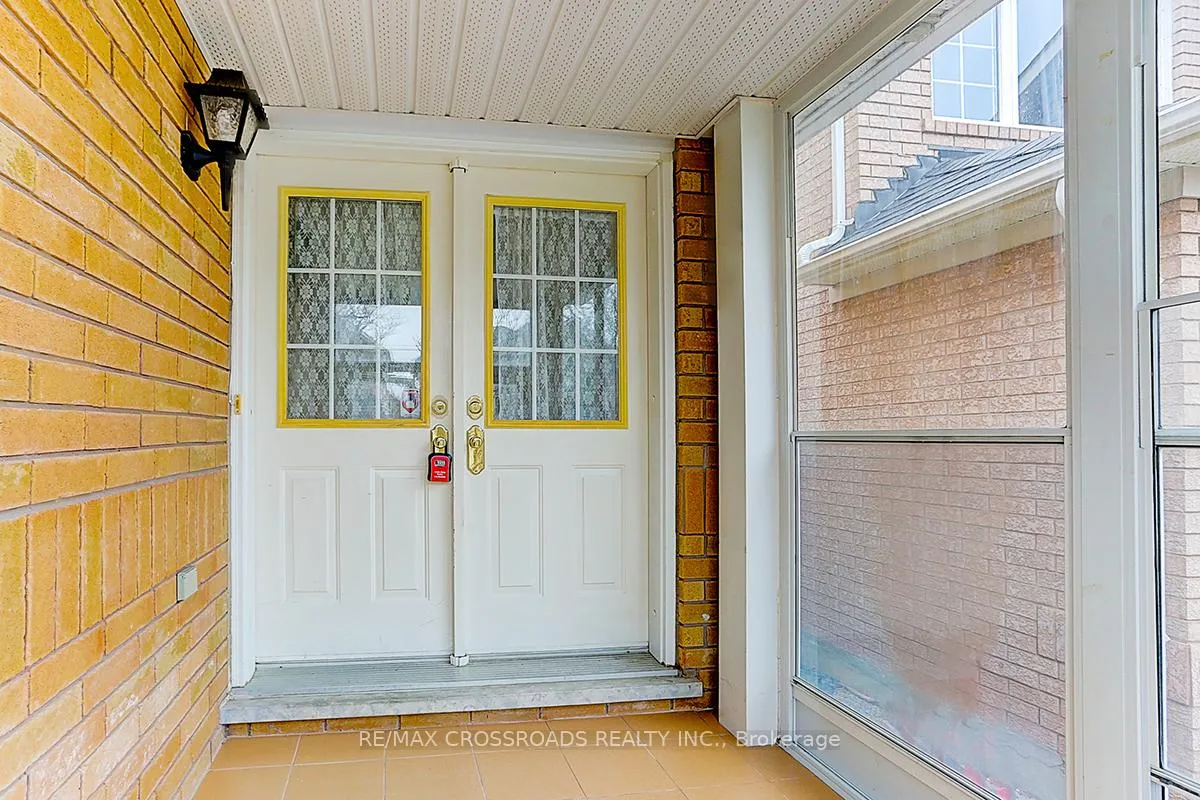 Photo 2 of 4 Lancelot Lane, Markham, Berczy — HOMEH