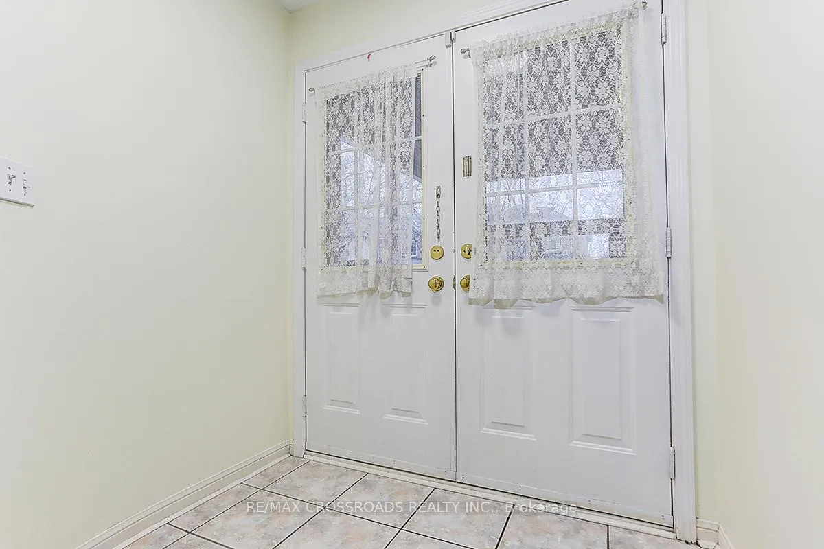 Photo 4 of 4 Lancelot Lane, Markham, Berczy — HOMEH