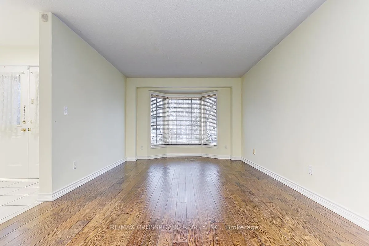 Photo 5 of 4 Lancelot Lane, Markham, Berczy — HOMEH