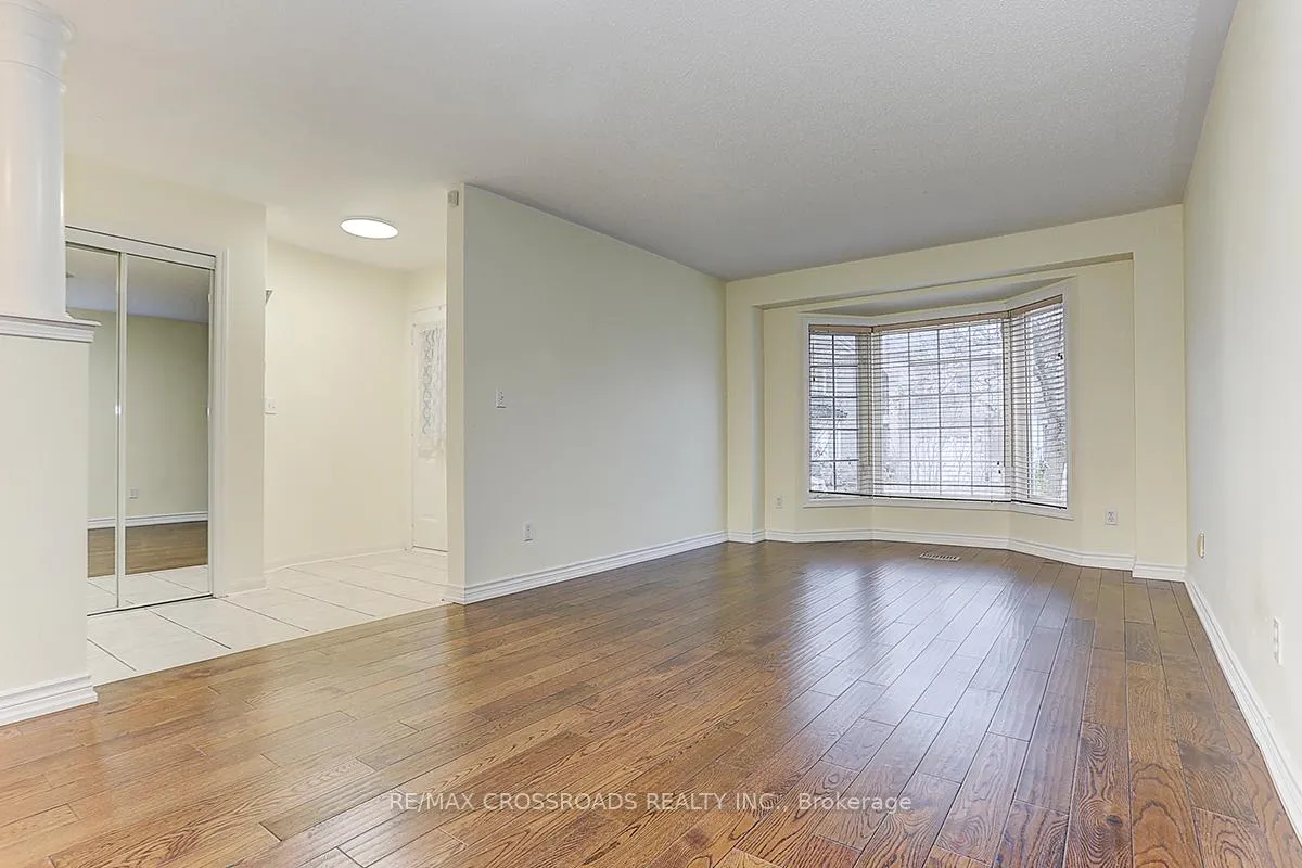 Photo 6 of 4 Lancelot Lane, Markham, Berczy — HOMEH