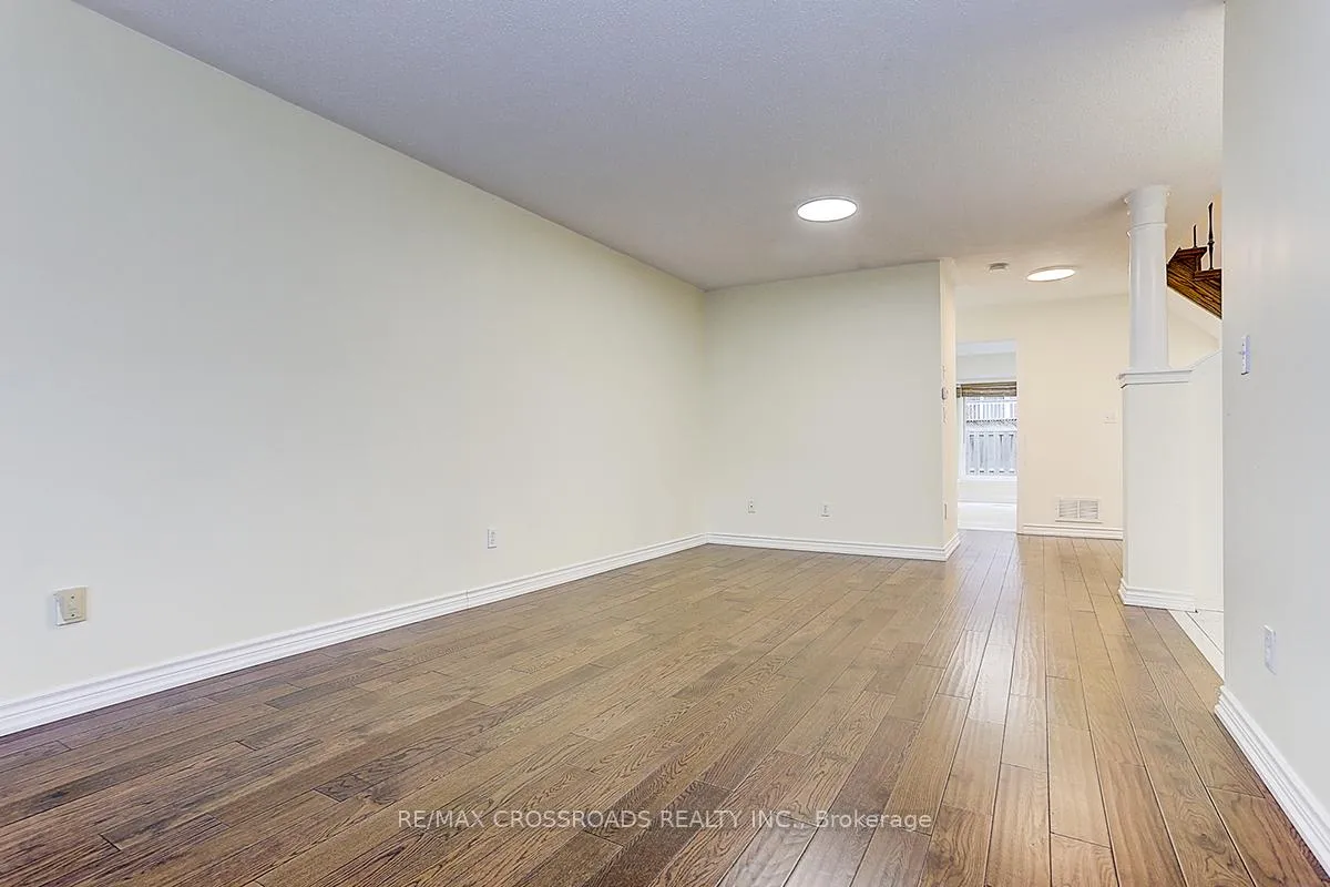 Photo 8 of 4 Lancelot Lane, Markham, Berczy — HOMEH