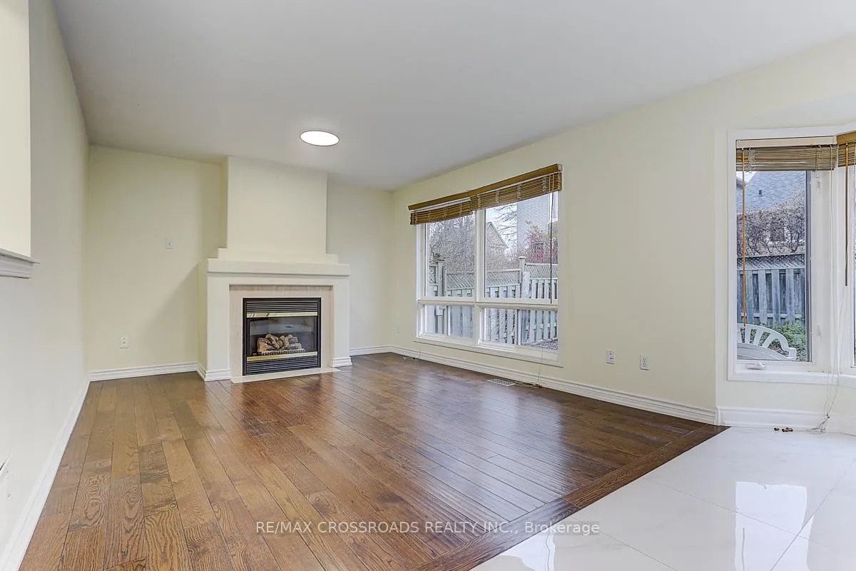 Photo 10 of 4 Lancelot Lane, Markham, Berczy — HOMEH