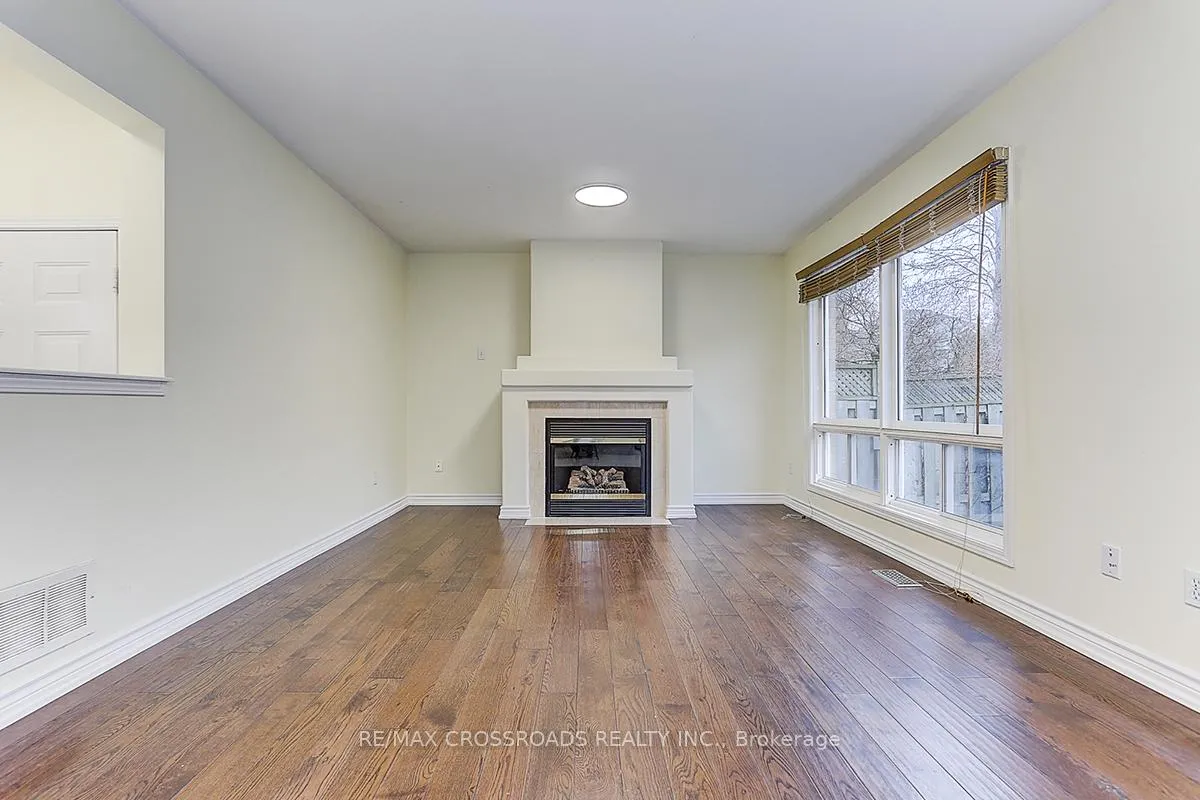 Photo 11 of 4 Lancelot Lane, Markham, Berczy — HOMEH