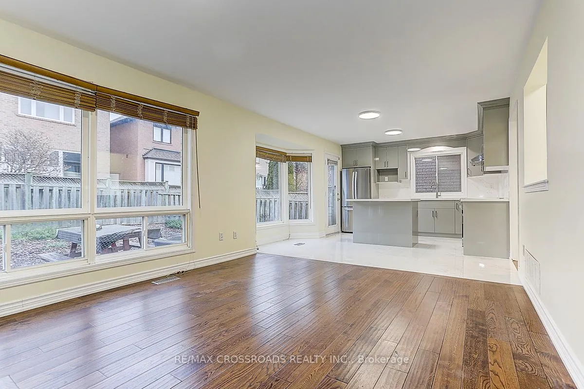 Photo 12 of 4 Lancelot Lane, Markham, Berczy — HOMEH