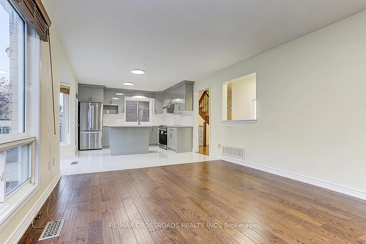 Photo 13 of 4 Lancelot Lane, Markham, Berczy — HOMEH