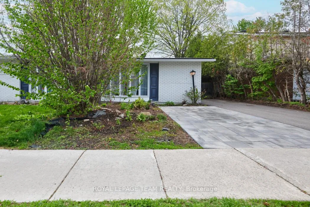 Photo 2 of 106 Chesterton Drive, Ottawa, Borden Farm/Stewart Farm/Carleton Heights/Parkwood Hills — HOMEH