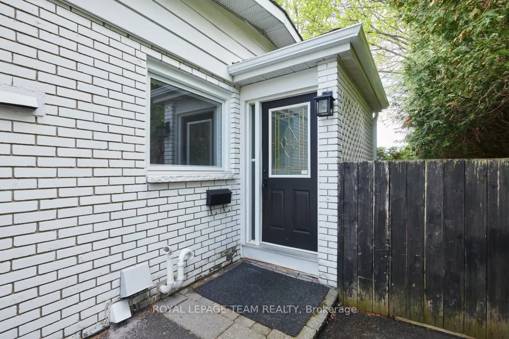 Photo 3 of 106 Chesterton Drive, Ottawa, Borden Farm/Stewart Farm/Carleton Heights/Parkwood Hills — HOMEH