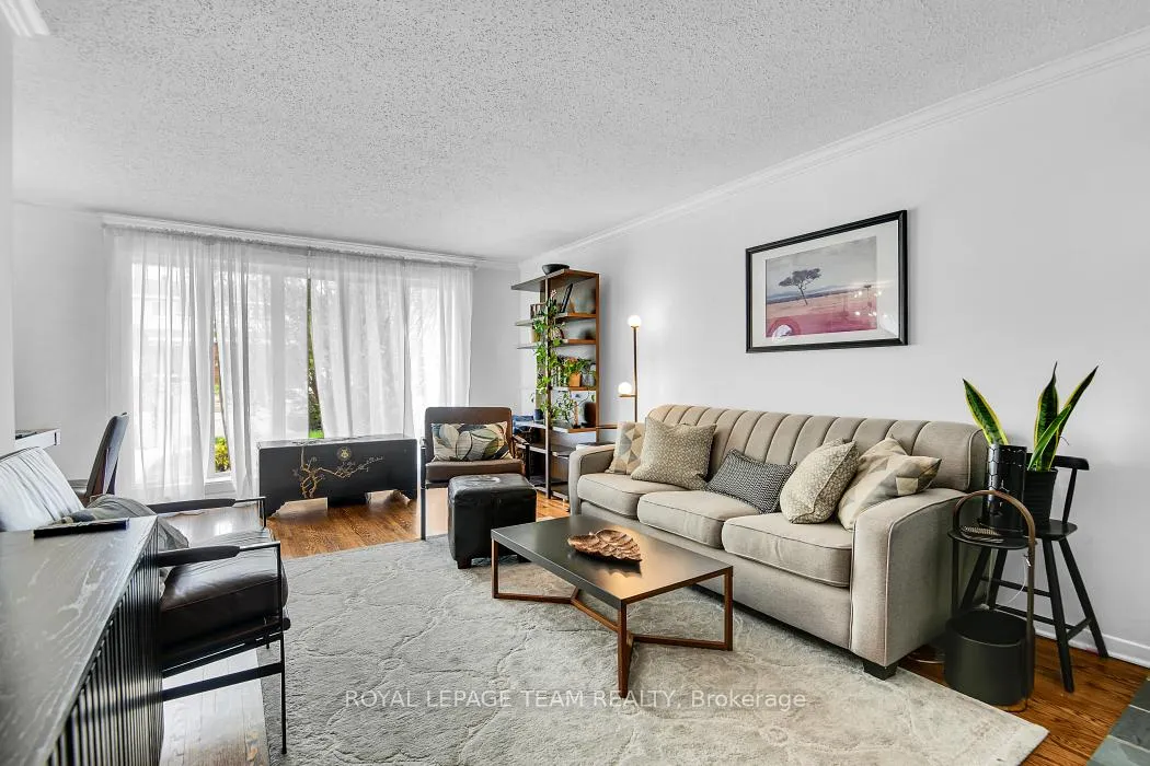 Photo 7 of 106 Chesterton Drive, Ottawa, Borden Farm/Stewart Farm/Carleton Heights/Parkwood Hills — HOMEH