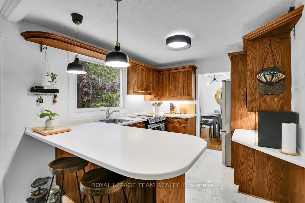 Photo 12 of 106 Chesterton Drive, Ottawa, Borden Farm/Stewart Farm/Carleton Heights/Parkwood Hills — HOMEH