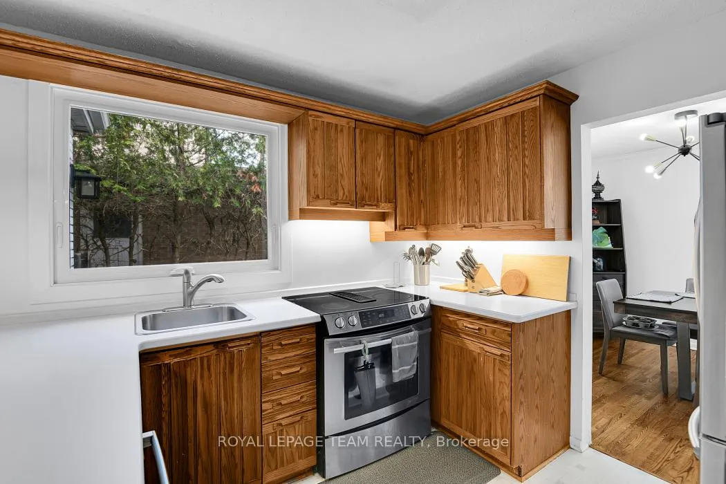 Photo 13 of 106 Chesterton Drive, Ottawa, Borden Farm/Stewart Farm/Carleton Heights/Parkwood Hills — HOMEH