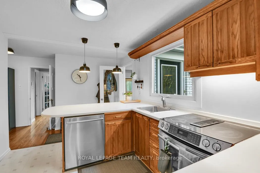 Photo 14 of 106 Chesterton Drive, Ottawa, Borden Farm/Stewart Farm/Carleton Heights/Parkwood Hills — HOMEH