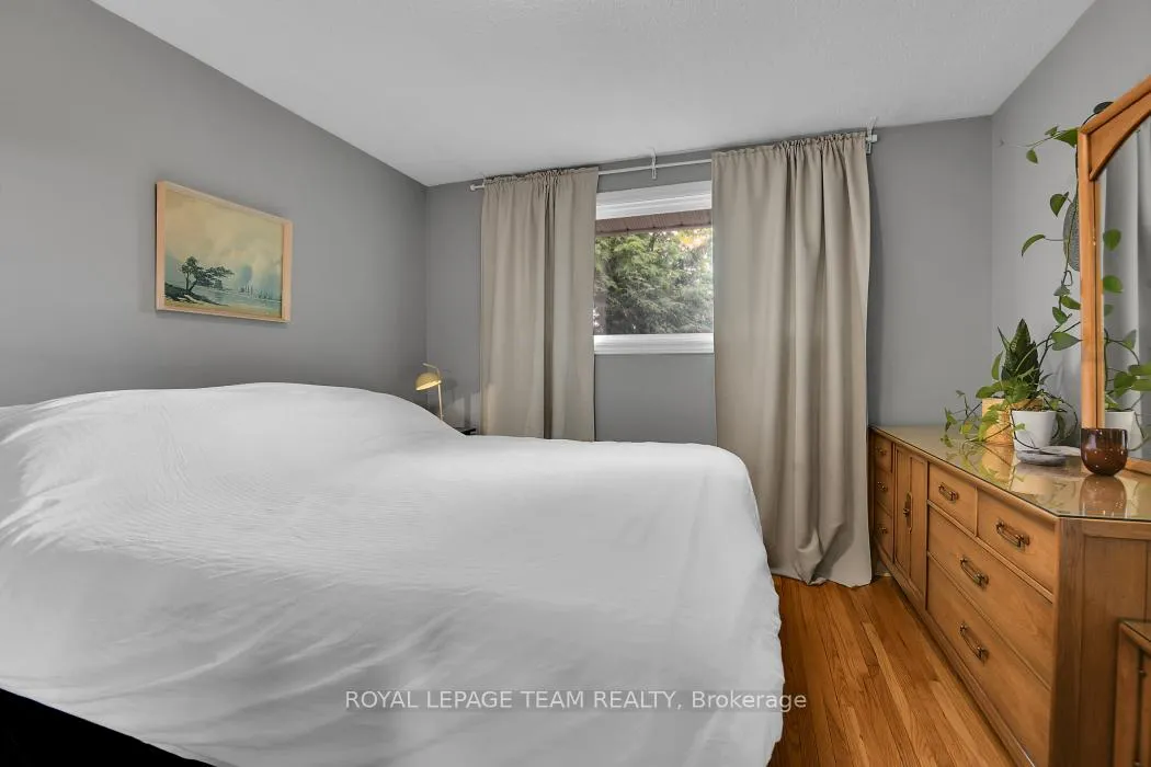 Photo 17 of 106 Chesterton Drive, Ottawa, Borden Farm/Stewart Farm/Carleton Heights/Parkwood Hills — HOMEH