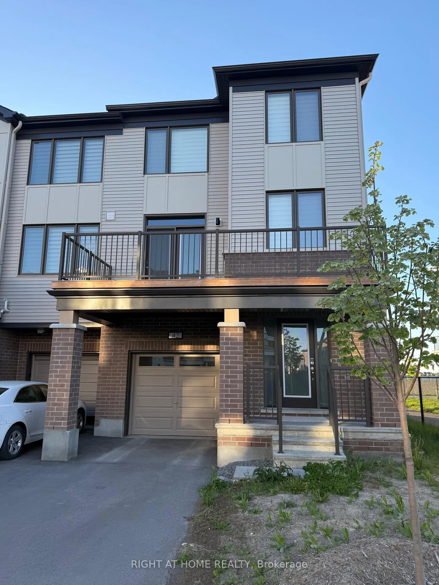 Photo 1 of 42 Stitch Mews, Ottawa, Goulbourn Twp From Franktown Rd/South To Rideau — HOMEH