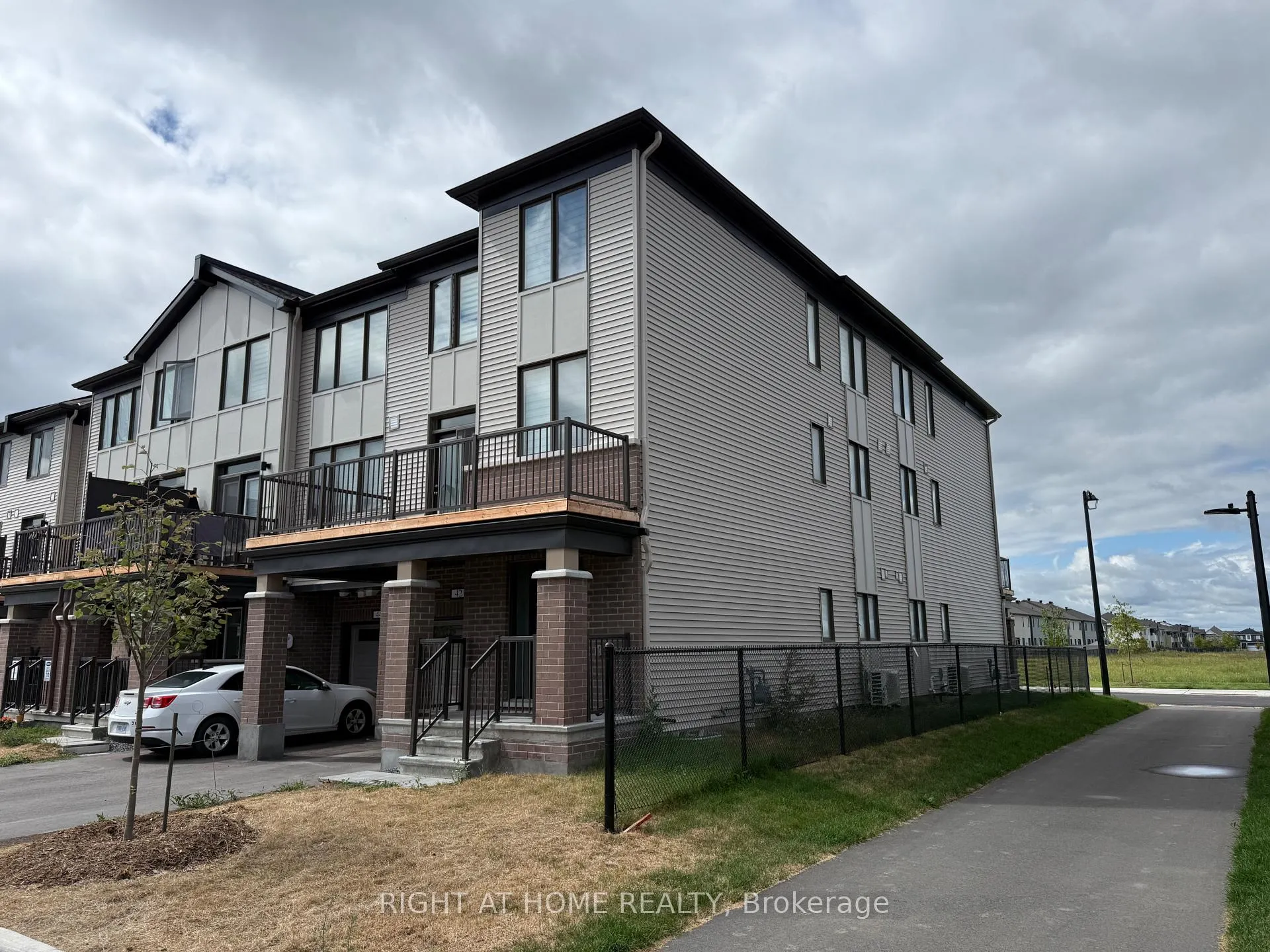 Photo 3 of 42 Stitch Mews, Ottawa, Goulbourn Twp From Franktown Rd/South To Rideau — HOMEH