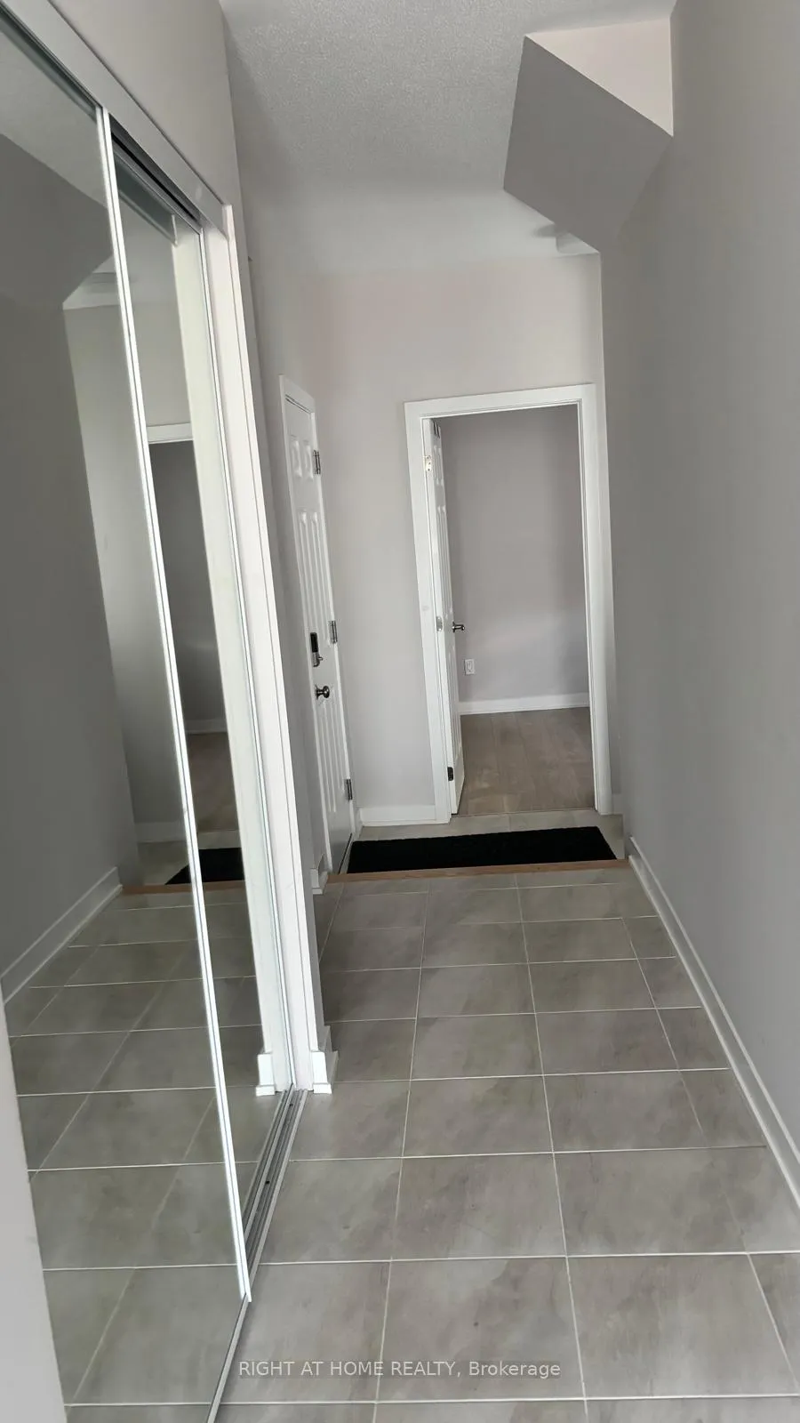 Photo 4 of 42 Stitch Mews, Ottawa, Goulbourn Twp From Franktown Rd/South To Rideau — HOMEH
