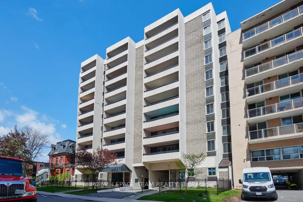 Front of Unit 1004, 141 Somerset Street W