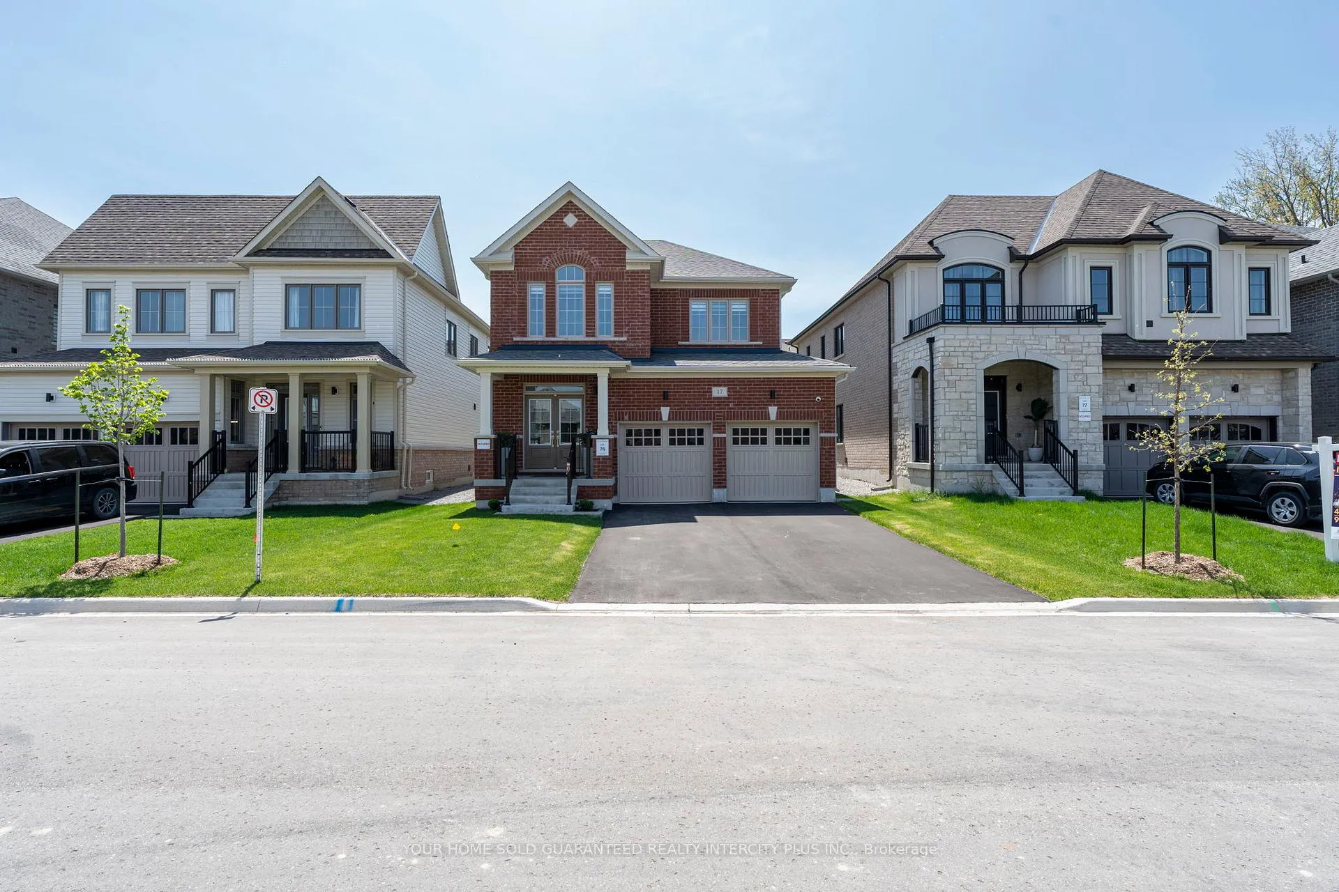 Photo 2 of 17 Stennett Drive, Georgina, Keswick North — HOMEH
