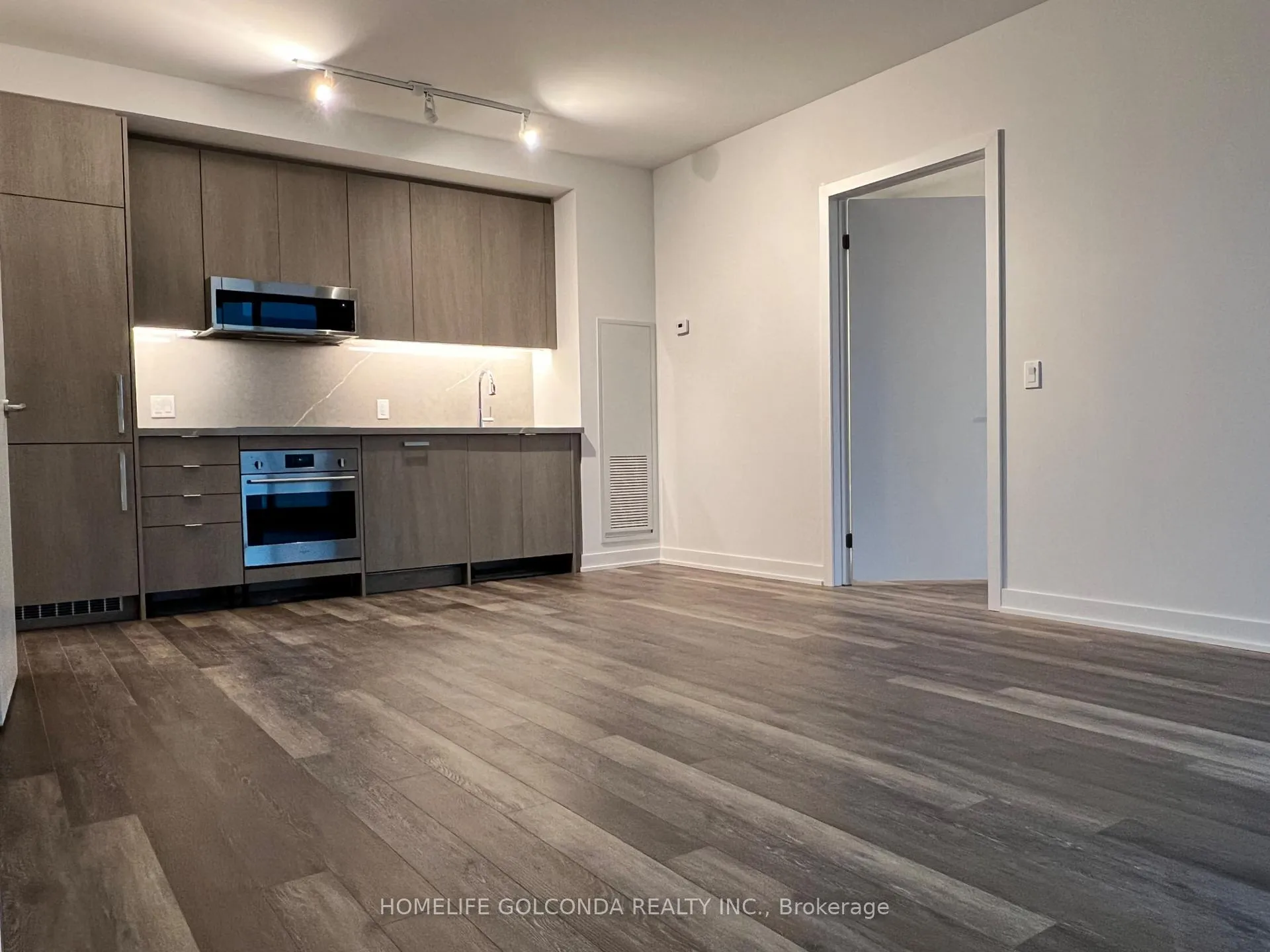 Photo 5 of Unit 708, 250 Lawrence Avenue W, Toronto, Lawrence Park North — HOMEH