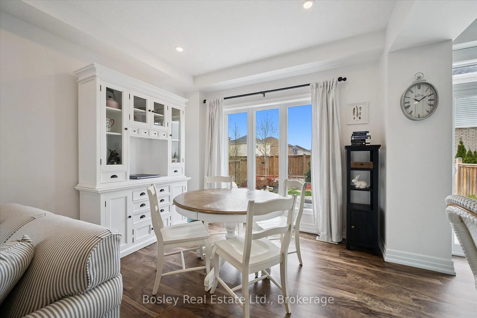 Photo 16 of 16 Robbins Ridge, Brant, Paris — HOMEH