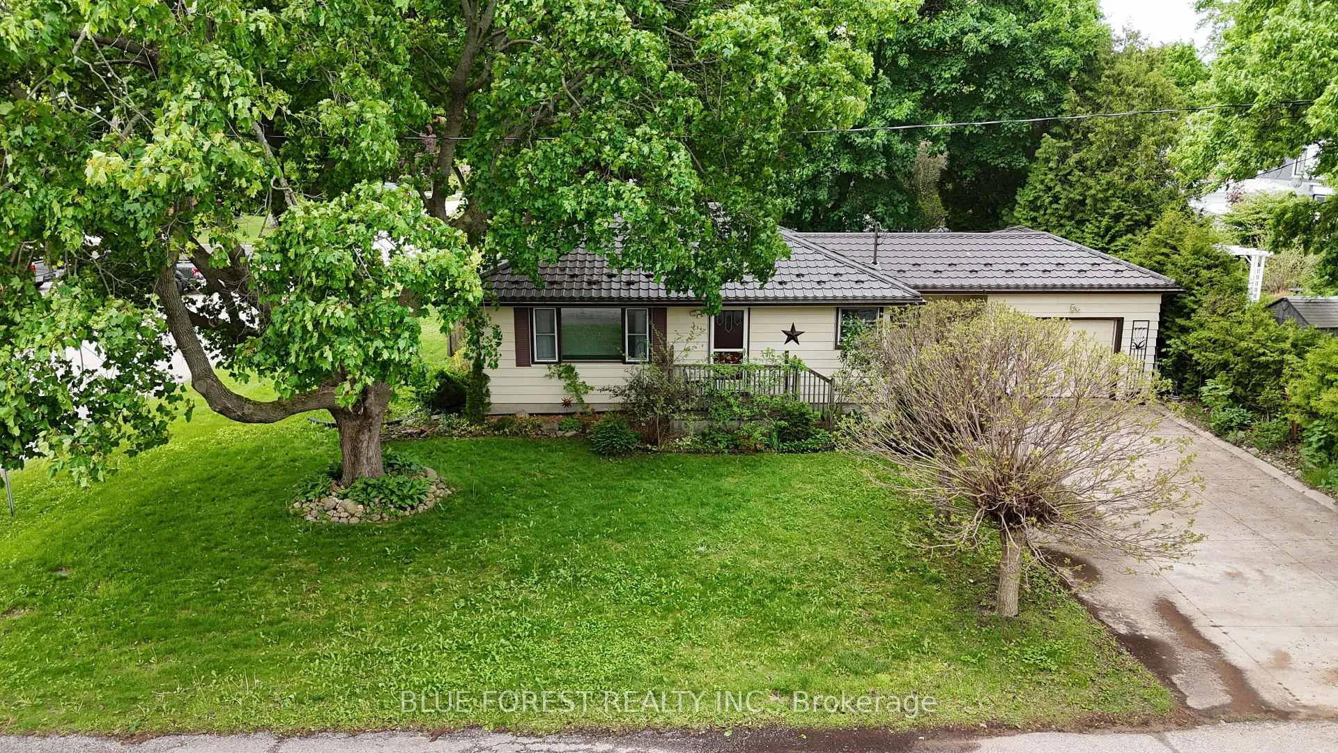 Photo 2 of 234 Flora Street, West Elgin, Rodney — HOMEH