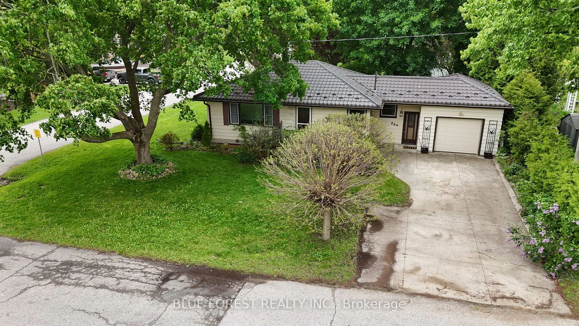Photo 3 of 234 Flora Street, West Elgin, Rodney — HOMEH