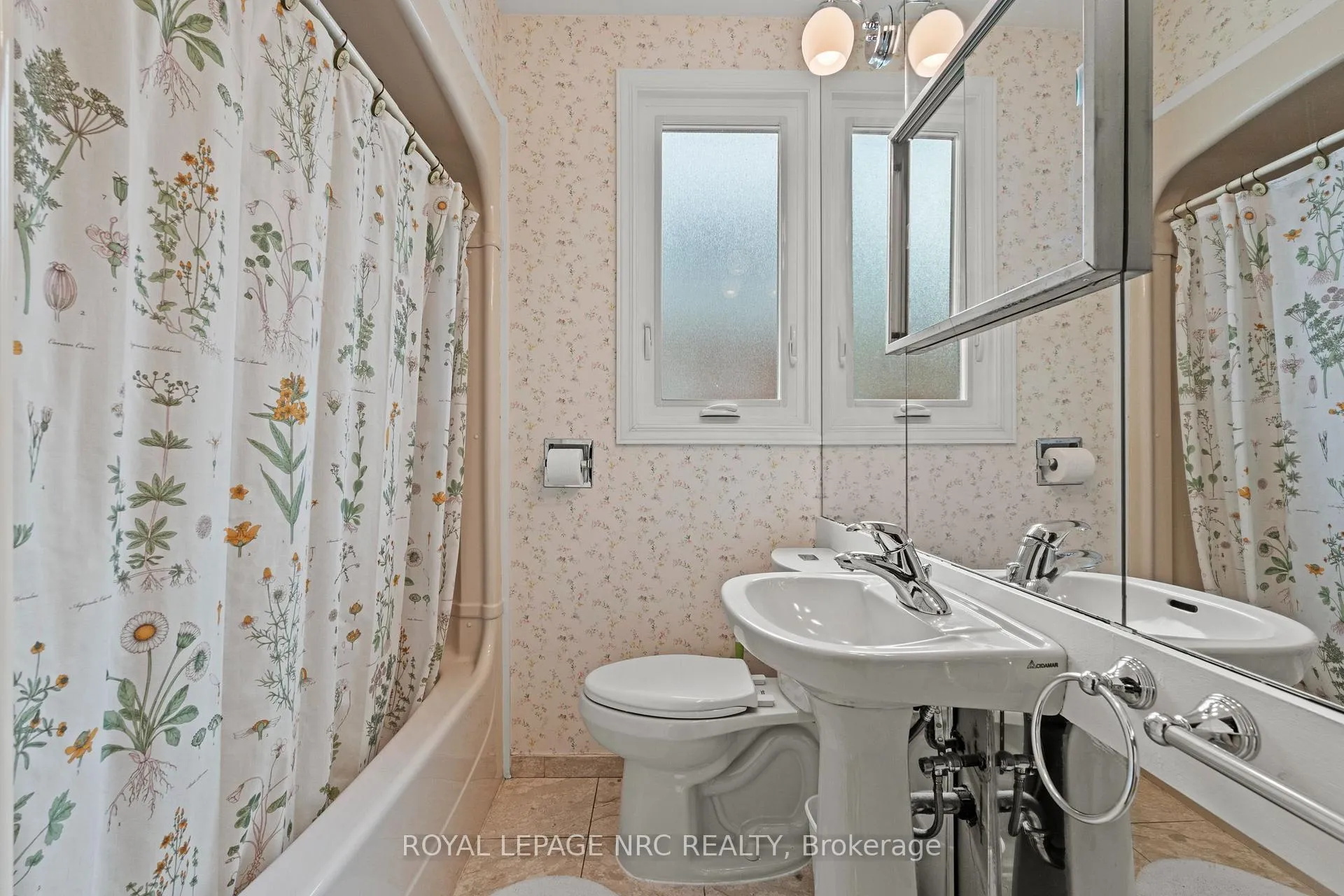 Photo 8 of 81 Belvidere Avenue, Hamilton, Centremount — HOMEH