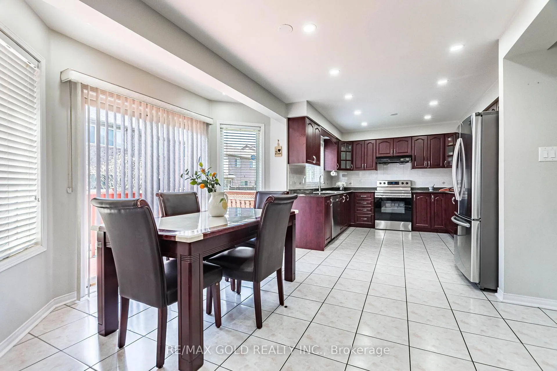 Photo 12 of 96 Brisdale Drive, Brampton, Fletcher's Meadow — HOMEH