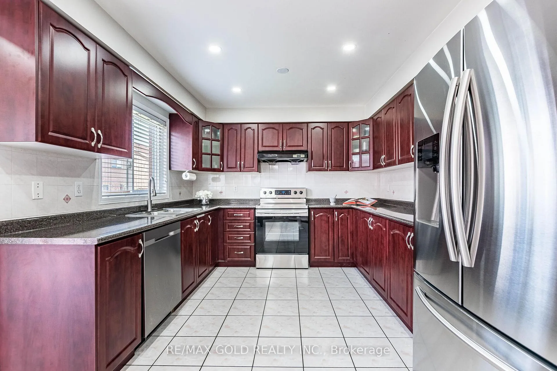 Photo 13 of 96 Brisdale Drive, Brampton, Fletcher's Meadow — HOMEH