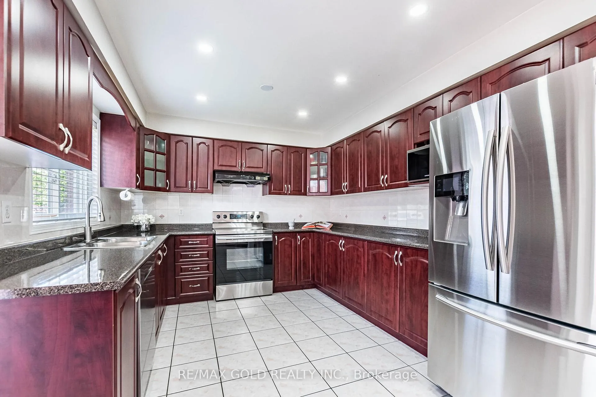Photo 14 of 96 Brisdale Drive, Brampton, Fletcher's Meadow — HOMEH