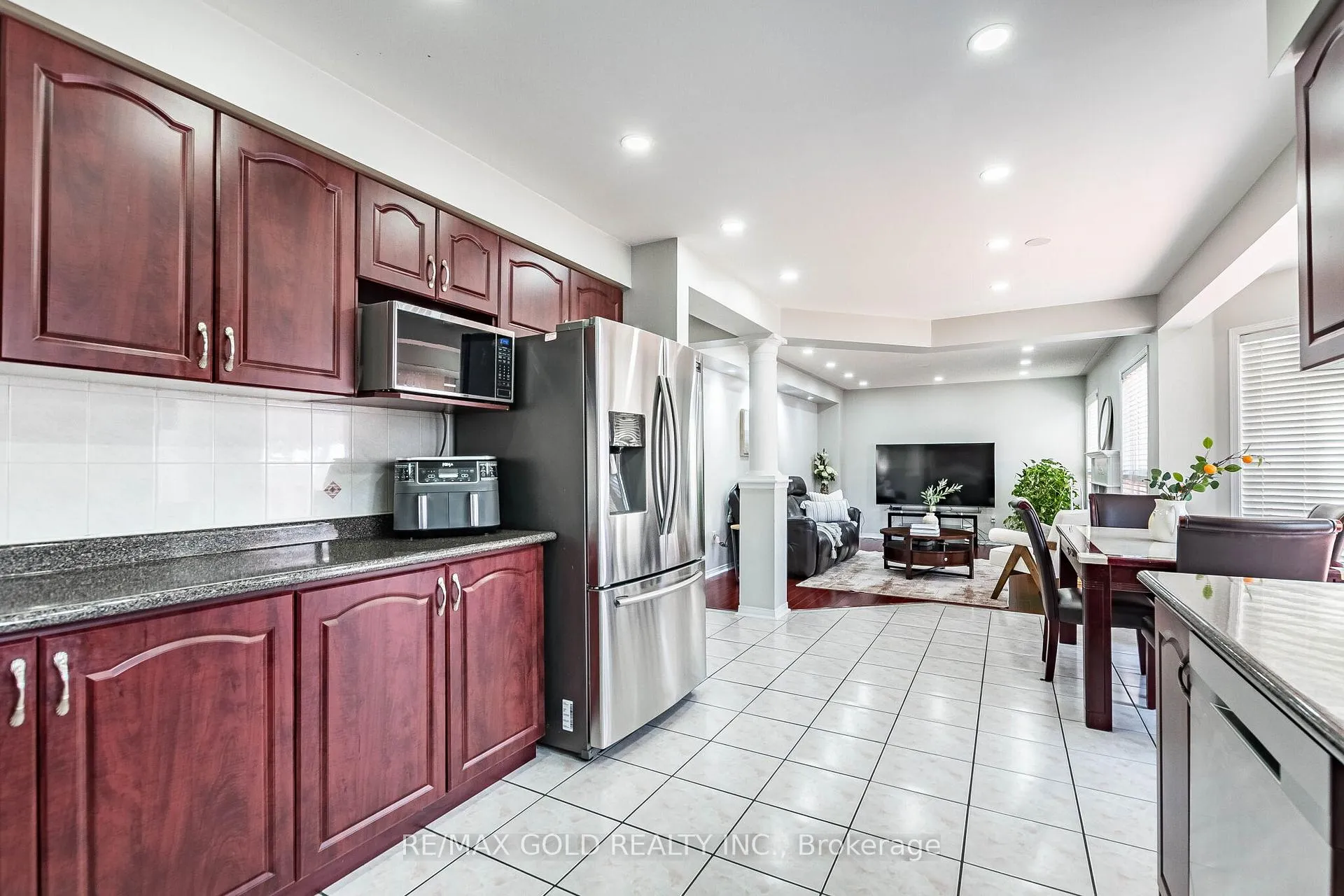 Photo 15 of 96 Brisdale Drive, Brampton, Fletcher's Meadow — HOMEH