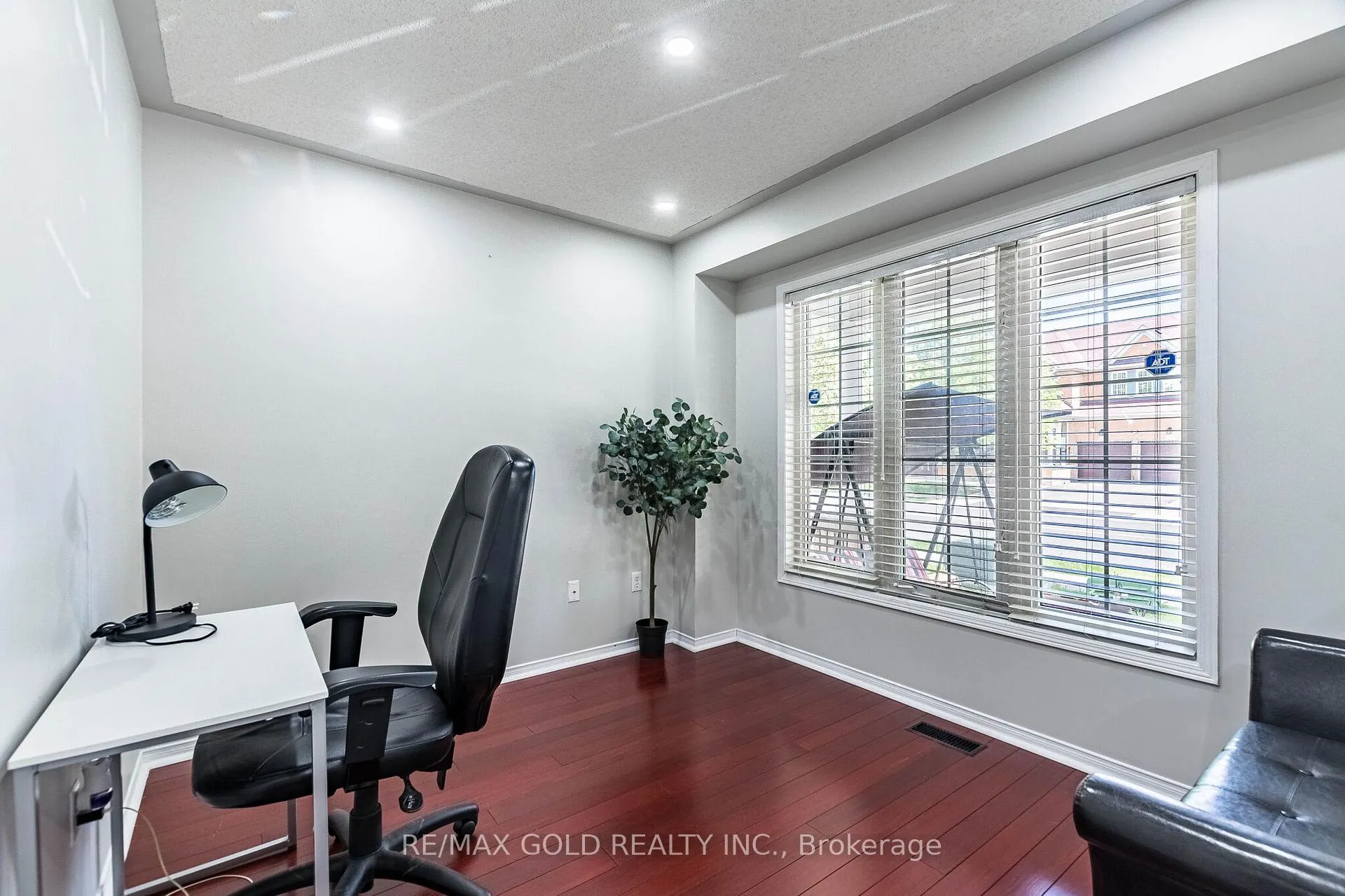 Photo 21 of 96 Brisdale Drive, Brampton, Fletcher's Meadow — HOMEH