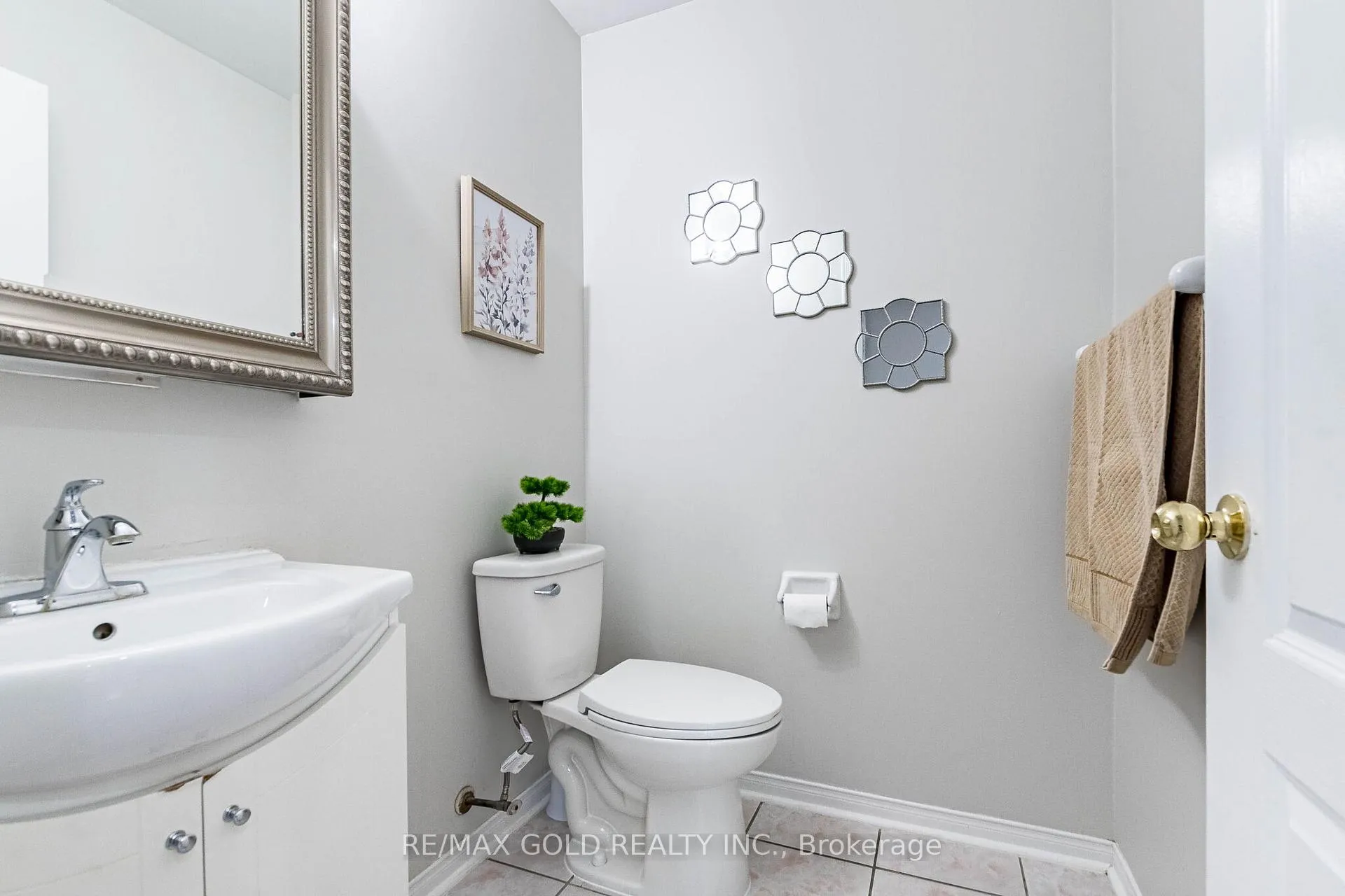 Photo 23 of 96 Brisdale Drive, Brampton, Fletcher's Meadow — HOMEH