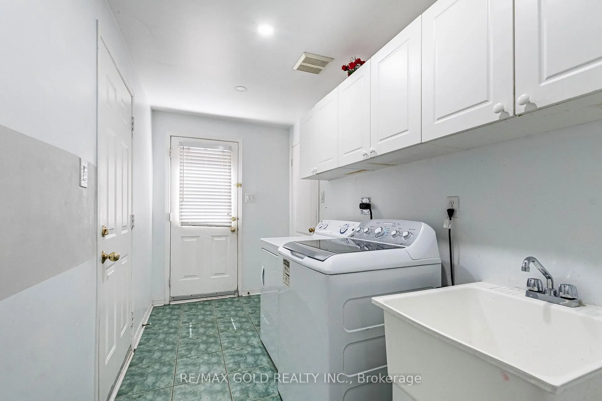 Photo 24 of 96 Brisdale Drive, Brampton, Fletcher's Meadow — HOMEH