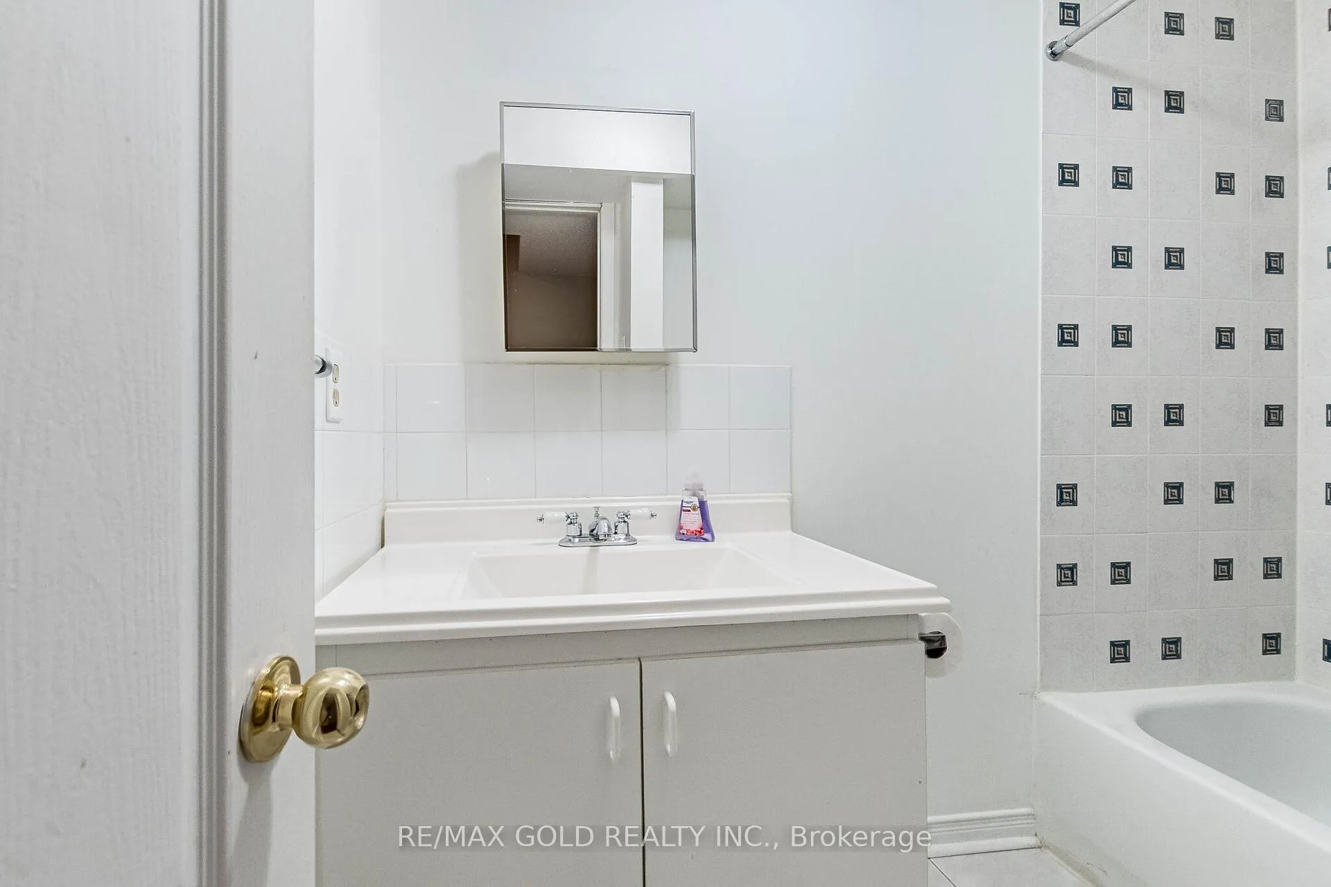 Photo 39 of 96 Brisdale Drive, Brampton, Fletcher's Meadow — HOMEH