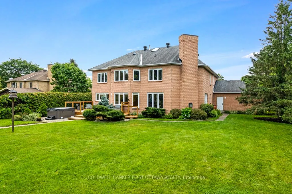 Photo 3 of 5525 Pettapiece Crescent, Ottawa, Manotick Village & Manotick Estates — HOMEH