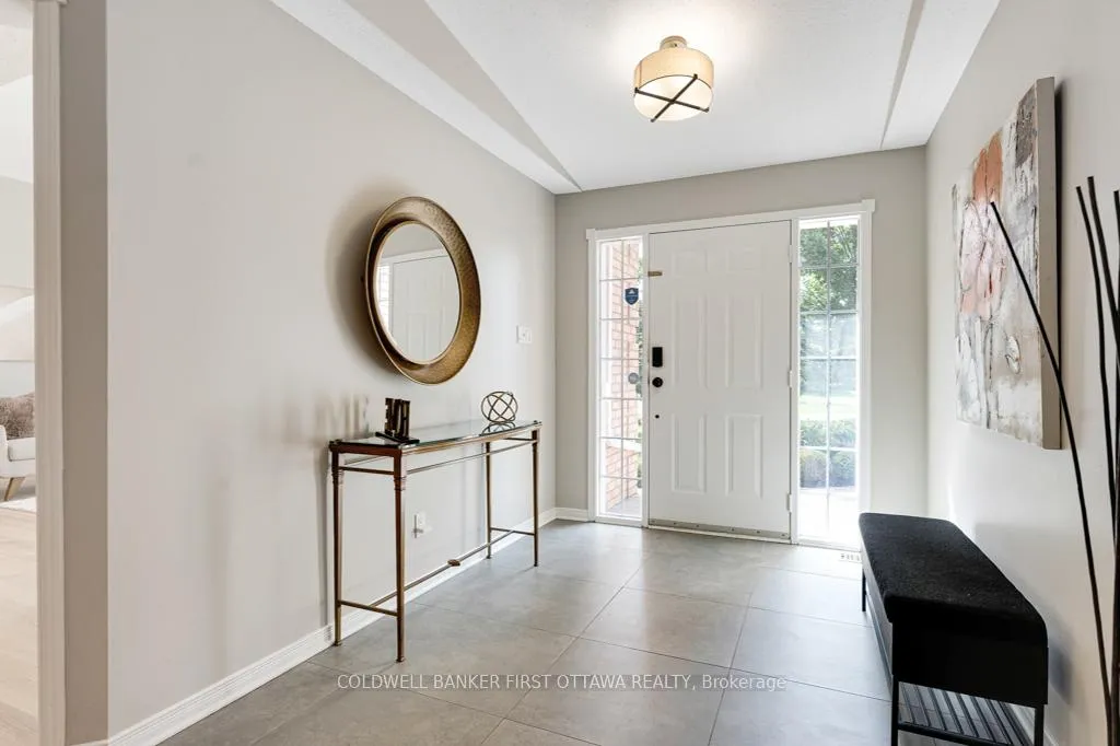 Photo 5 of 5525 Pettapiece Crescent, Ottawa, Manotick Village & Manotick Estates — HOMEH