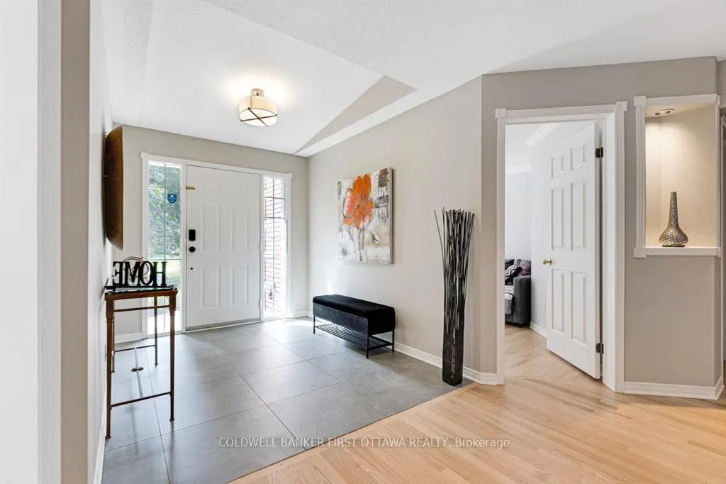 Photo 6 of 5525 Pettapiece Crescent, Ottawa, Manotick Village & Manotick Estates — HOMEH