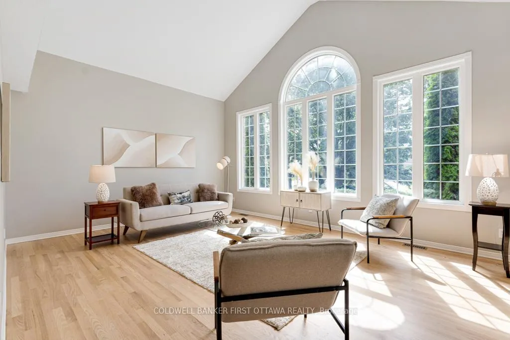 Photo 8 of 5525 Pettapiece Crescent, Ottawa, Manotick Village & Manotick Estates — HOMEH