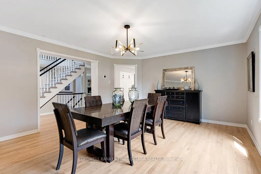 Photo 10 of 5525 Pettapiece Crescent, Ottawa, Manotick Village & Manotick Estates — HOMEH