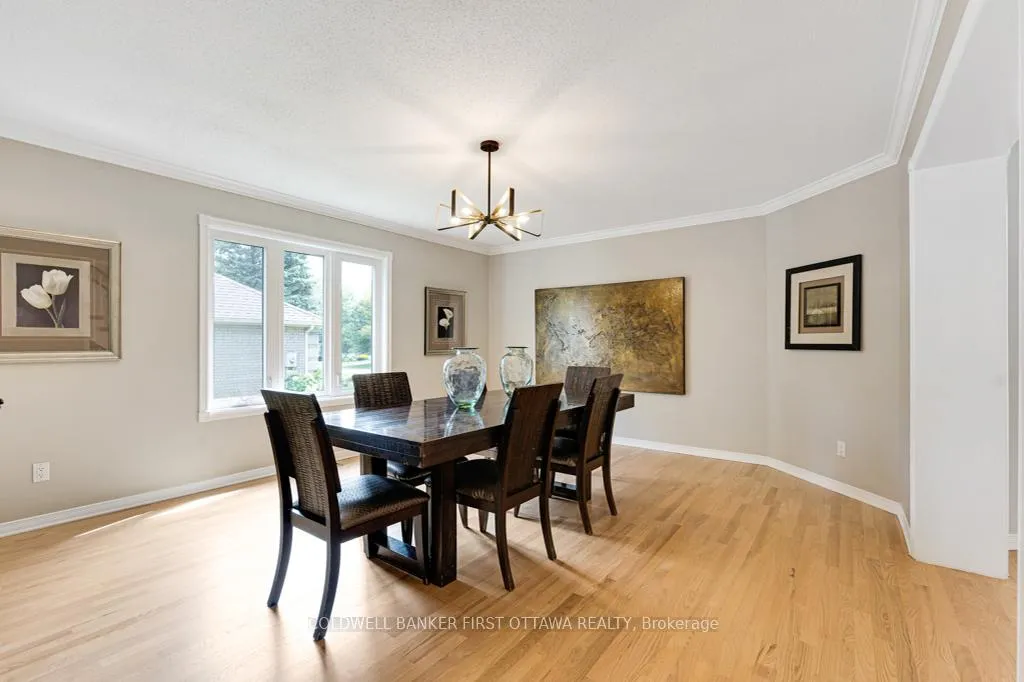 Photo 11 of 5525 Pettapiece Crescent, Ottawa, Manotick Village & Manotick Estates — HOMEH