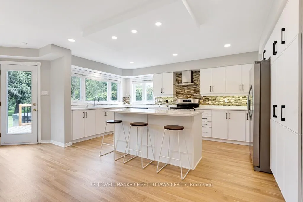 Photo 12 of 5525 Pettapiece Crescent, Ottawa, Manotick Village & Manotick Estates — HOMEH