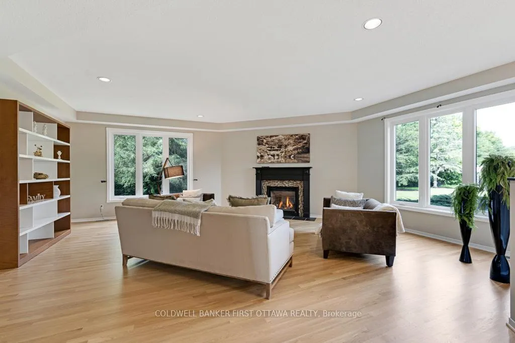 Photo 17 of 5525 Pettapiece Crescent, Ottawa, Manotick Village & Manotick Estates — HOMEH
