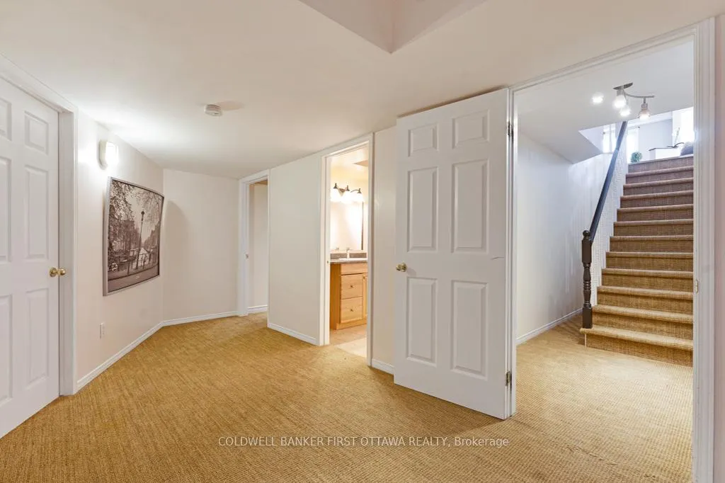 Photo 33 of 5525 Pettapiece Crescent, Ottawa, Manotick Village & Manotick Estates — HOMEH